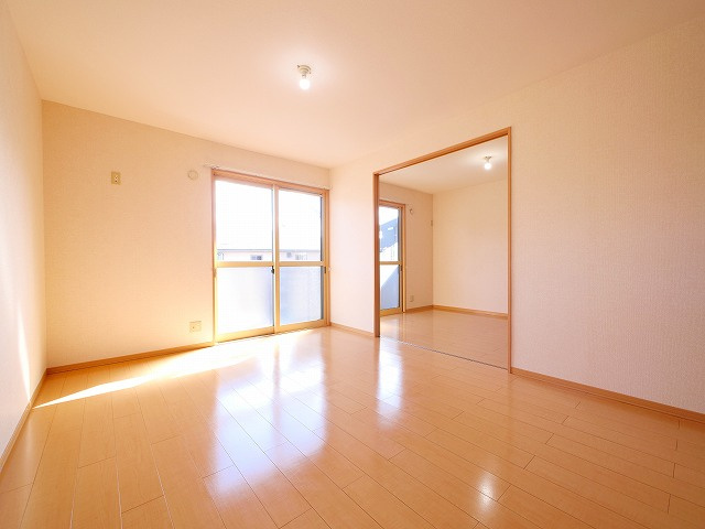 ガーデンパークBの居間・リビング