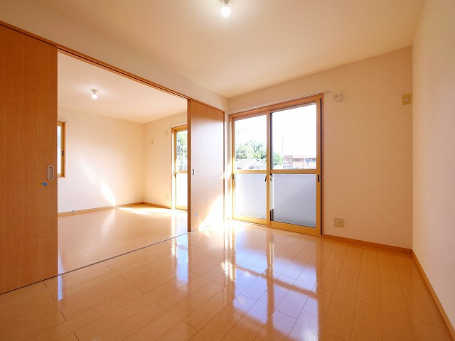 ガーデンパークBの洋室