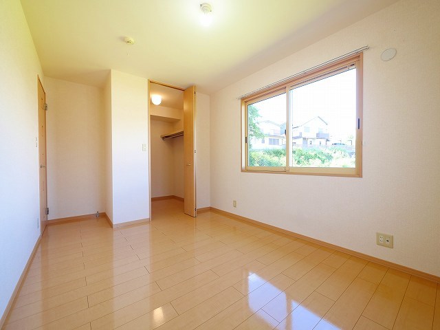 ガーデンパークBの洋室