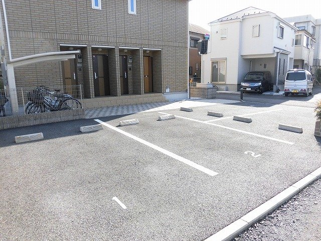 マロンコートの駐車場