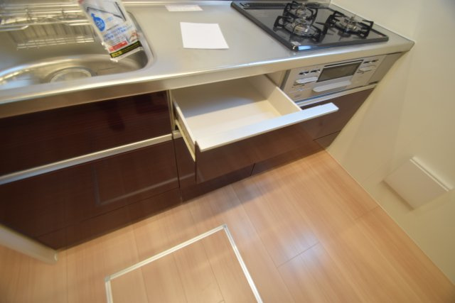 市川市原木１丁目のアパートのキッチン|キッチン下です