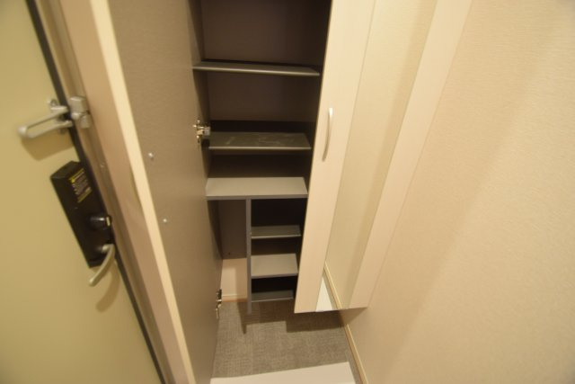 市川市原木１丁目のアパートの内装|シューズボックスがあります