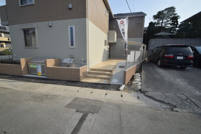 市川市原木１丁目のアパートのエントランス|毎日通るエントランスはこのようになっています