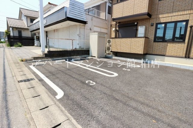 アイビーの駐車場