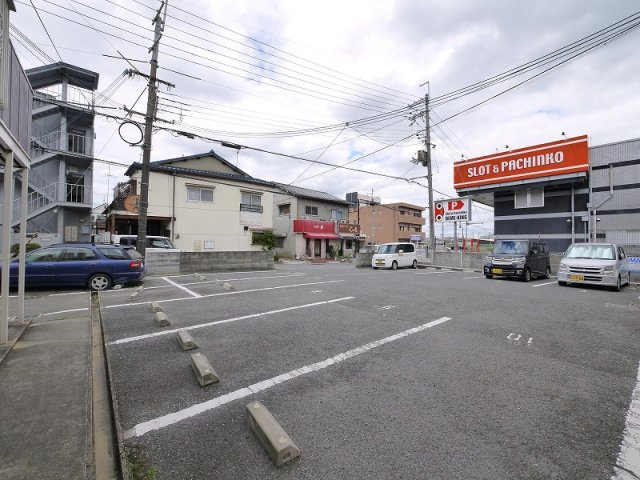 ジョイフルハイツBの駐車場|駐車場完備です