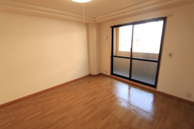 【居間・リビング】 | エスべランサ北今市 | こちらのリビングで趣味の時間をお楽しみください