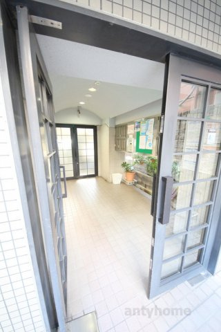 ラコンテスイエル　仲介手数料無料のエントランス