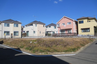 【前面道路含む現地写真】 | MLH藤沢本町3棟-3【条件付売地（土地）】 | 陽当たり・風の通りともに良好です☆住宅地で車の通りも少なく、お子様も安心安全です。藤沢市で新築戸建てをお探しならぜひご覧ください☆