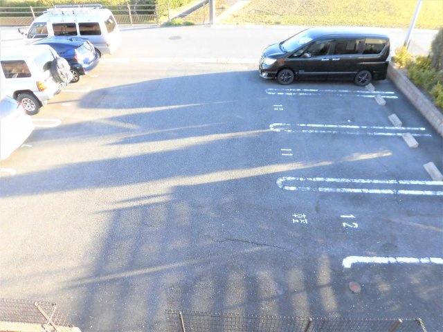 ボヌール開発の駐車場