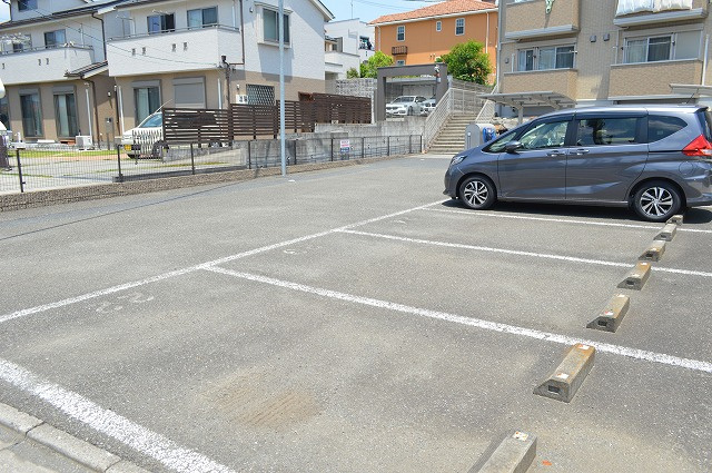 エミネンスの駐車場