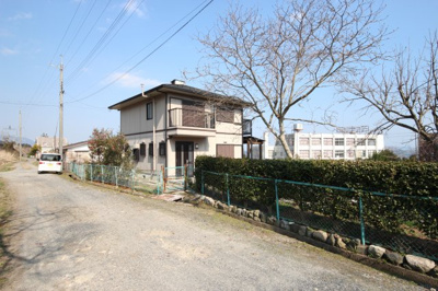 【前面道路含む現地写真】 | 大津市木戸1445-2　琵琶湖眺望戸建て | 前面道路は未舗装です
