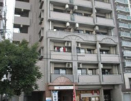 プレアール県庁前の画像