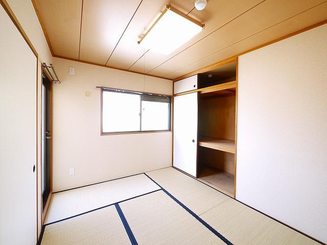 富雄サンパレスⅠ号館の和室|和室です