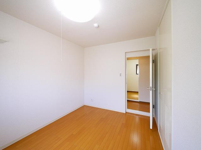 富雄サンパレスⅠ号館の洋室|きれいな洋室です