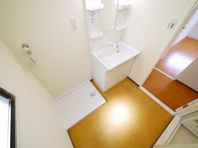 富雄サンパレスⅠ号館の洗面所|使いやすい洗面所です