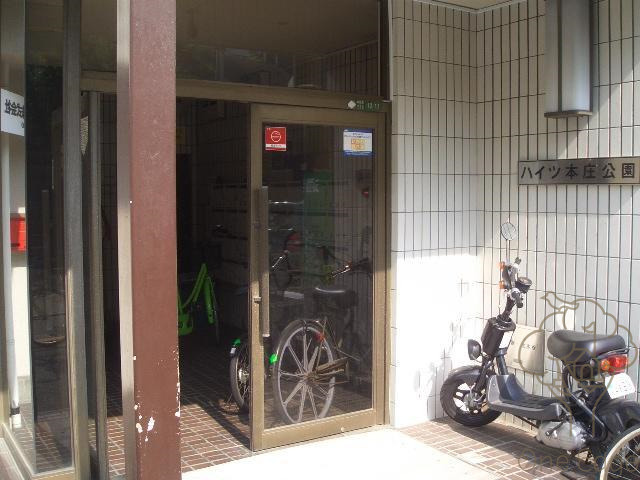 サンズ本庄公園のエントランス