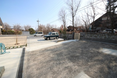 【駐車場】 | 大津市北比良986-23 中古戸建 | 駐車スペース、別角度