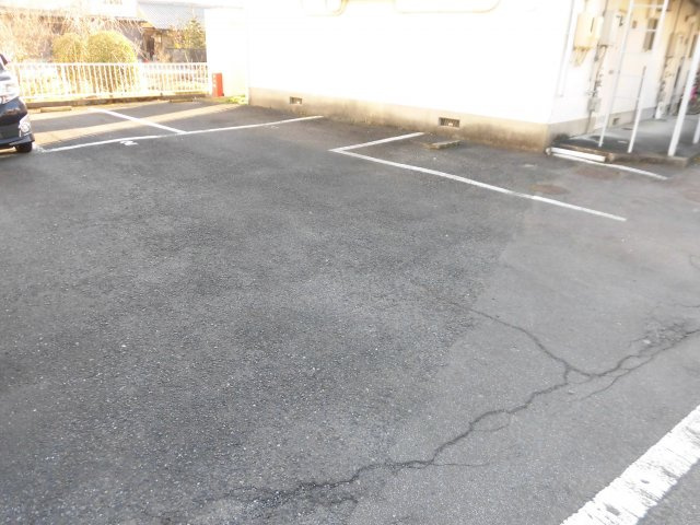 リバーサイドKUZEの駐車場