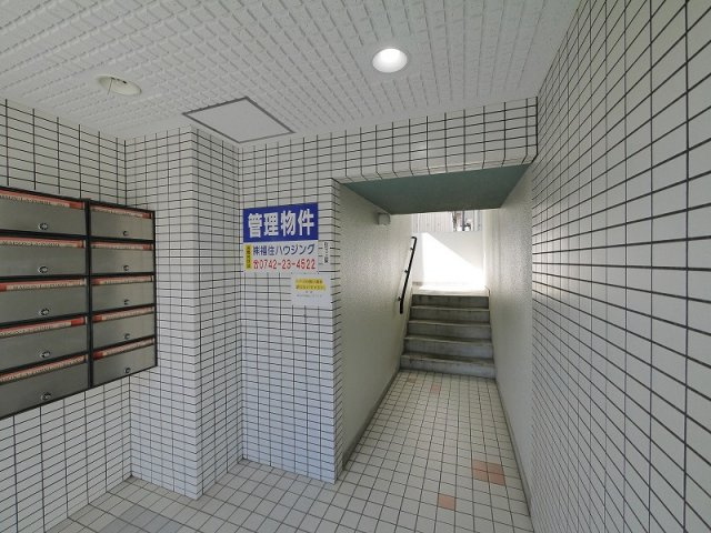 メゾン・ラ・ポムのエントランス|落ち着いたエントランスです