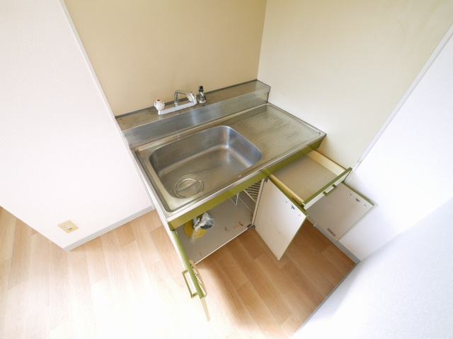 メゾン・ラ・ポムのキッチン|コンパクトなキッチンで掃除もラクラク