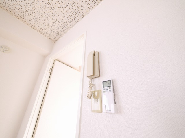 メゾン・ラ・ポムのセキュリティ|電話付きインターホンで安心です