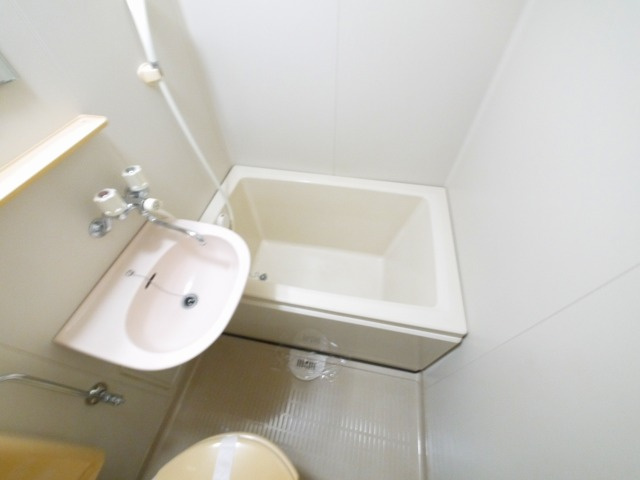 メゾン・ラ・ポムの浴室|日々の暮らしに欠かせないお風呂です