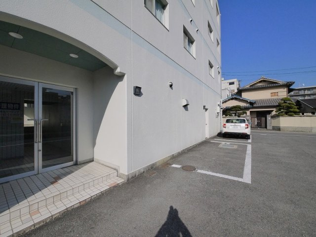 メゾン・ラ・ポムのエントランス|毎日通るエントランスはこのようになっています