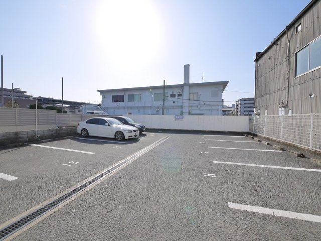 メゾン・ラ・ポムのその他共用部分|駐車スペースがあります