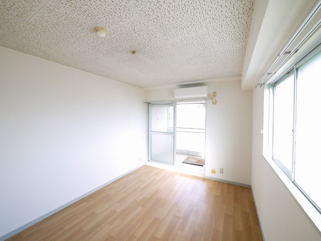 メゾン・ラ・ポムの居間・リビング|使いやすい居間です