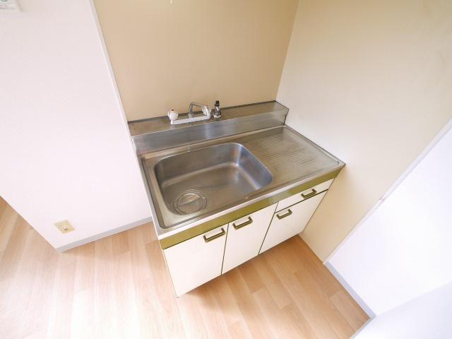 メゾン・ラ・ポムのキッチン|コンパクトなキッチンで掃除もラクラク