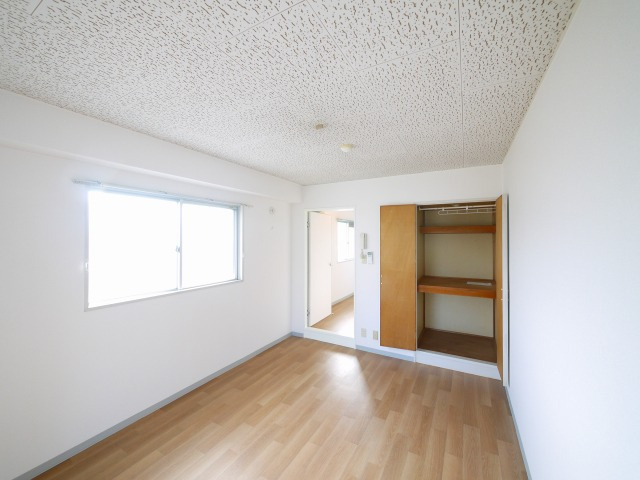 メゾン・ラ・ポムの寝室|落ち着いた色調の寝室です