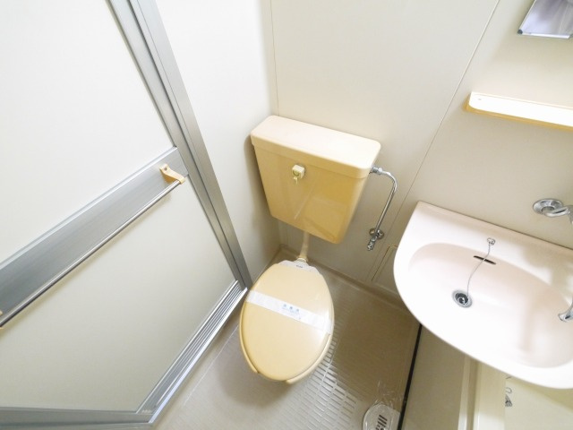 メゾン・ラ・ポムのトイレ|ゆったりとした空間のトイレです