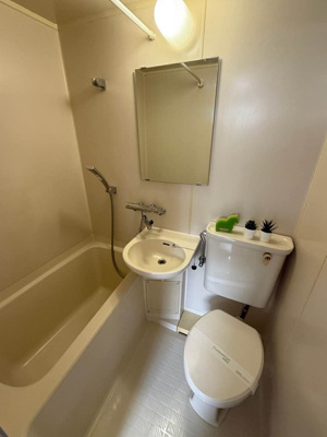 【浴室】 | リラ新ゆり | ユニットバスでお掃除らくらく☆浴室内に洗面台・トイレ付きです♪お風呂に浸かって一日の疲れもすっきりリフレッシュ！