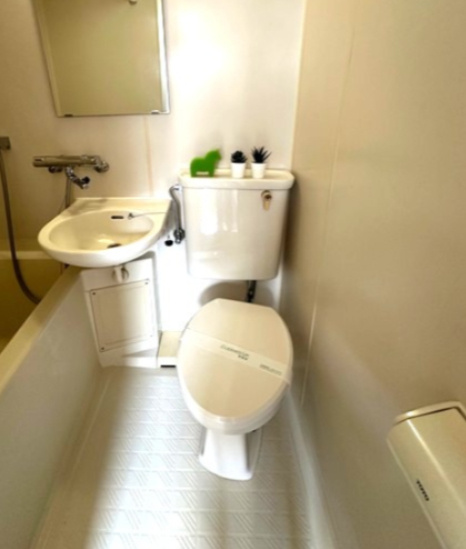 【トイレ】 | リラ新ゆり | バスルームにあるトイレです！水廻りのお掃除が一気にできちゃいますね☆