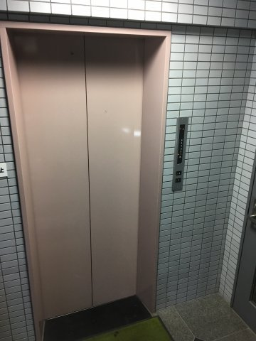 外神田６丁目ビルのエントランス