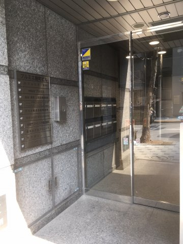 プルミエ麹町ビルのエントランス