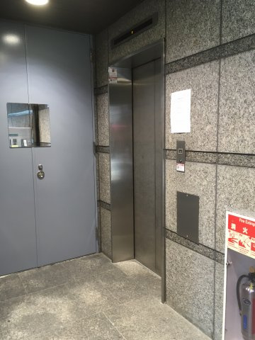 プルミエ麹町ビルのエントランス
