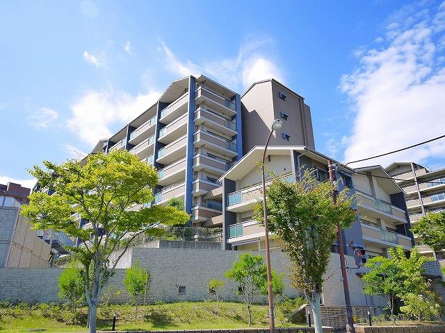 ローレルスクエア白庭台2番館の外観