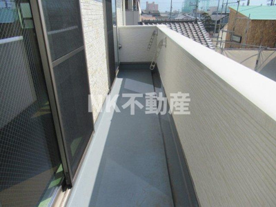 【バルコニー】 | フェリスコート若江北町Ⅰ（若江岩田賃貸） | バルコニーからの眺めを楽しみながら食事をしませんか