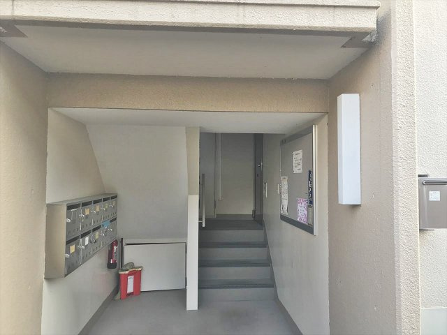 長栄住宅のエントランス