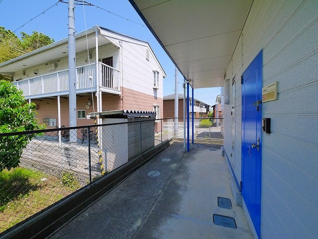 クリスタルハイツのその他共用部分|見通しのよい通路です