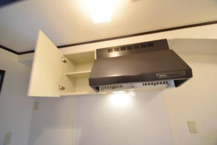 エクセレント宮本のキッチン|キッチン上にも収納あります