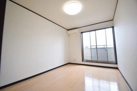 エクセレント宮本の居間・リビング|キレイな居室です