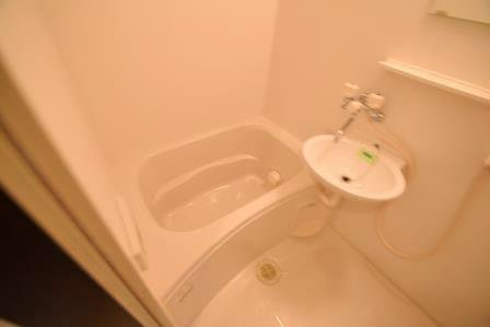 エクセレント宮本の浴室|洗面台付きです。