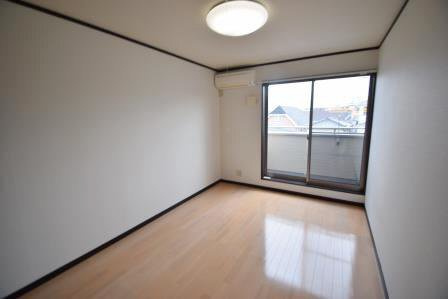 エクセレント宮本の居間・リビング|洋室６．７帖