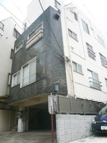 鈴木ビルの外観