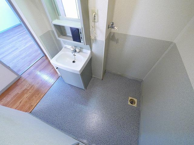 ハイツげんの洗面所|明るい洗面所です