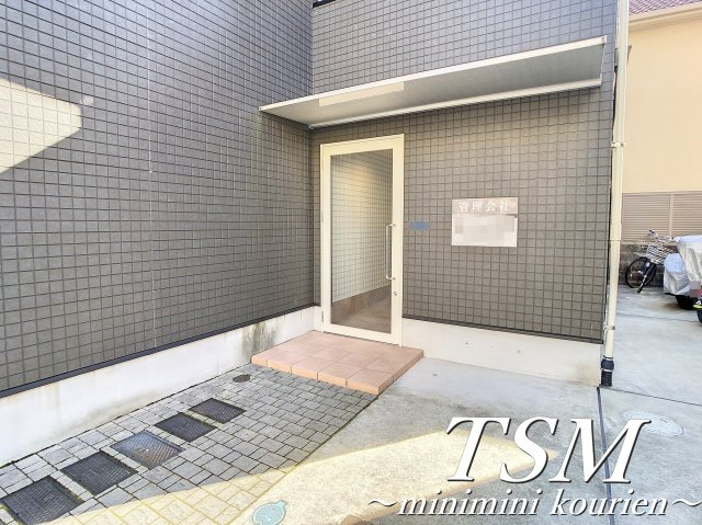 ティアラコート東香里のエントランス