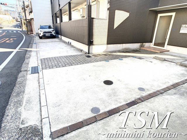 ティアラコート東香里の駐車場|敷地内駐車場