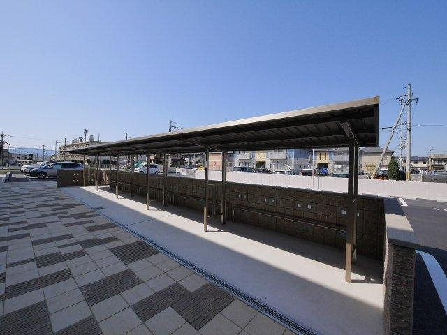 コーポ大安寺Ⅱのその他共用部分|ゆったりとした駐輪スペース。